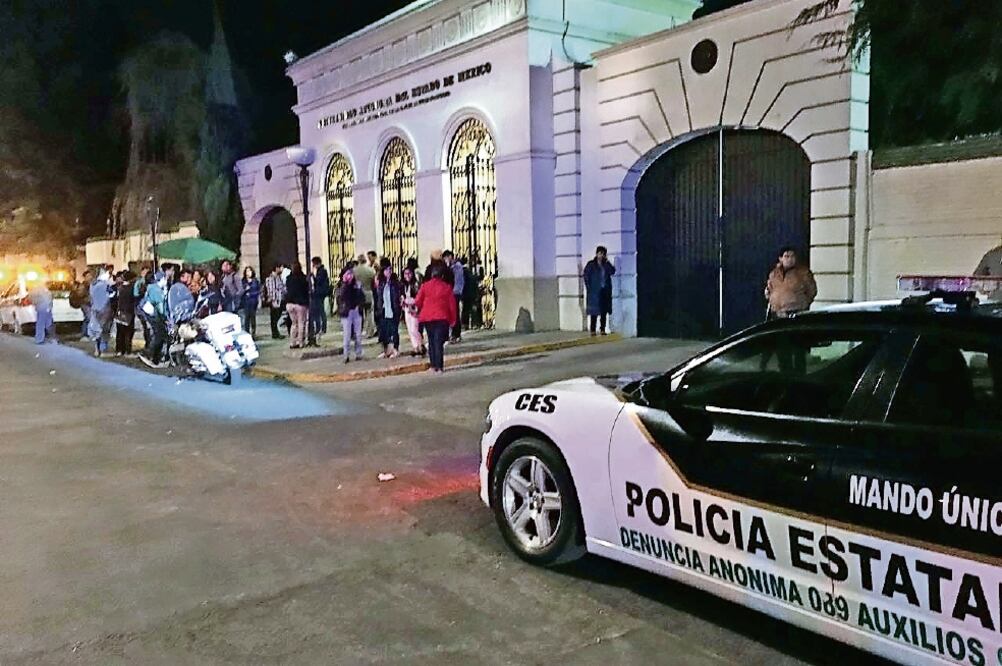El incidente se registró en la preparatoria 2 de la Universidad Autónoma del Estado de México la noche del pasado miércoles (JAVIER RODRÍGUEZ. EL UNIVERSAL)
