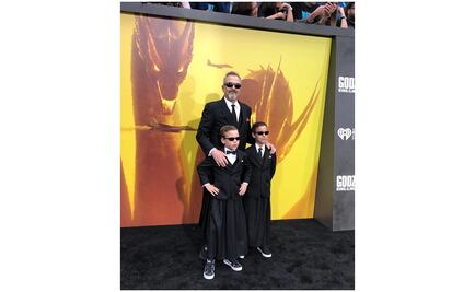 Miguel Bosé posa por primera vez con sus hijos