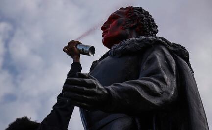 Policía de Nueva York vigila estatua de Cristóbal Colón