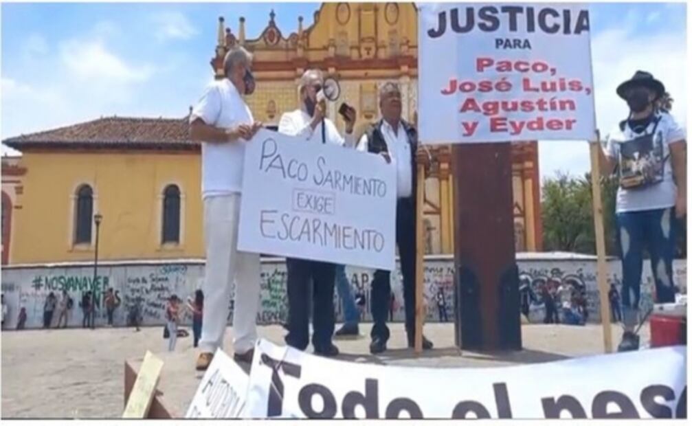 Exigen justicia familiares y amigos de personas calcinadas dentro de auto en Chiapas