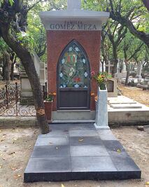 Un paseo por las tumbas famosas