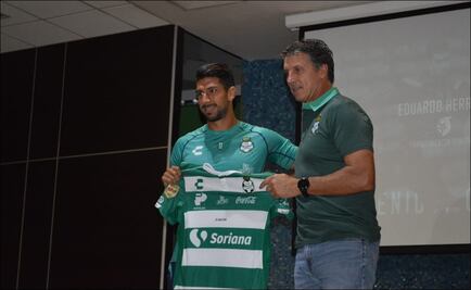 Eduardo Herrera es presentado en Santos
