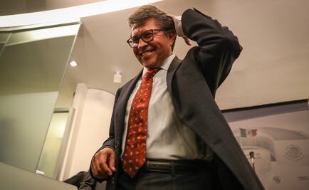 Recorre Monreal oficinas de comunicación social del Senado