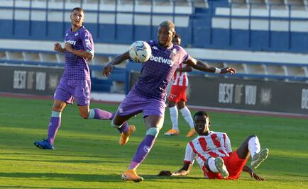 Betis, con Lainez y Guardado, le pegó al Almería