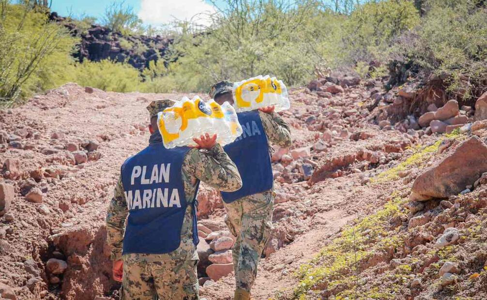 Elementos de la Mariana ayudando en temporada ciclónica en Baja California Sur (02/12/2025). Foto: Especial