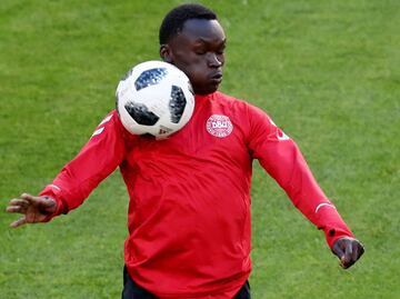 Pione Sisto, duda ante Perú