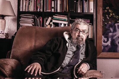 INBA reconoce labor de Huberto Batis, el “maestro de escritores”