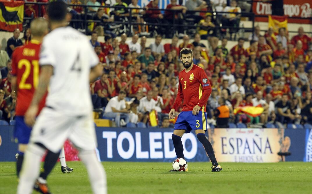 EFE. Gerard Piqué durante el partido frente a Albania