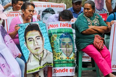 Padres de los 43 y PGR llegan a  acuerdos