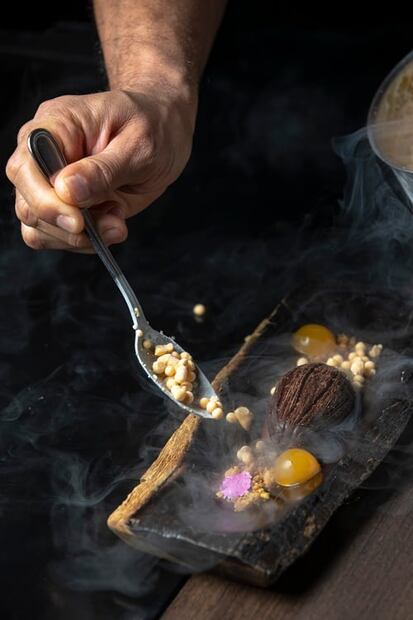 El chef Víctor Zárate cocina en The Epicure