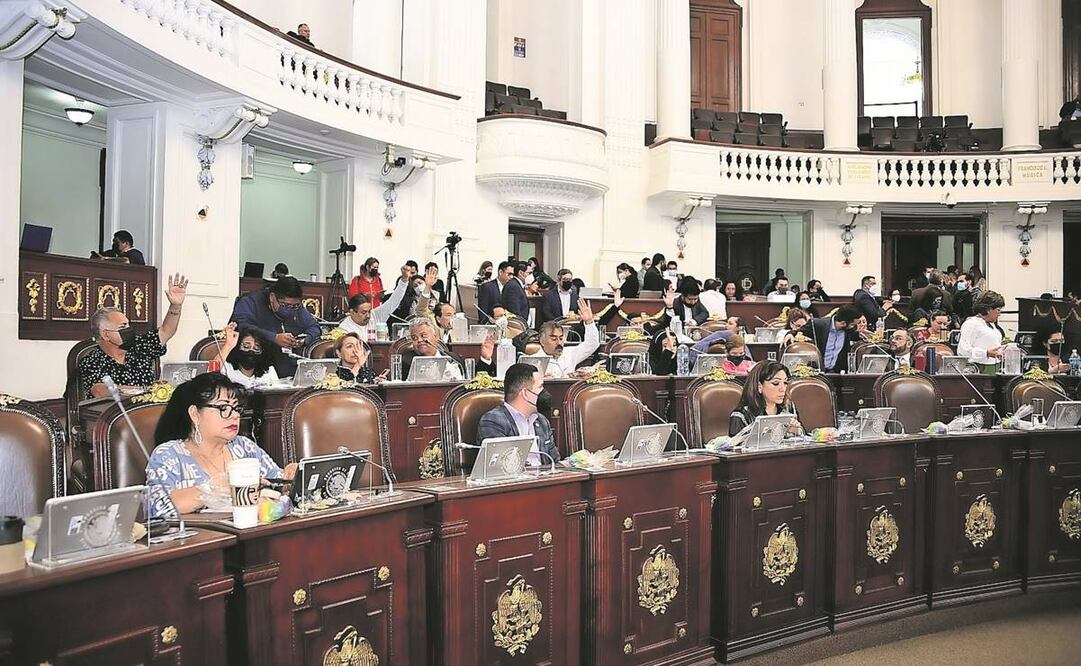 Diputados locales sesionaron ayer en periodo extraordinario; avalaron varios dictámenes. Foto: Especial