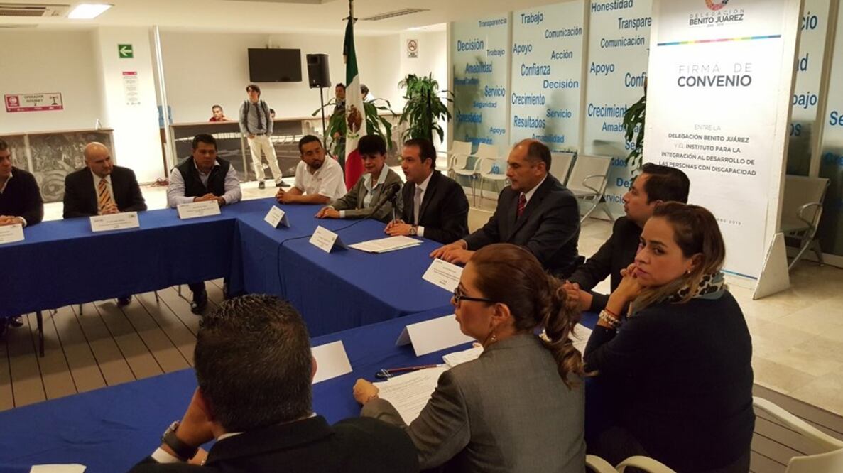 El jefe delegacional, Christian von Roehrich, firmó un convenio con el INDEPEDI (Foto: @DelegacionBJ)