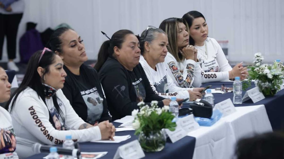 Segob se reúne con el colectivo de Guerreros Buscadores de Jalisco en CDMX. Foto: Fernanda Rojas / EL UNIVERSAL