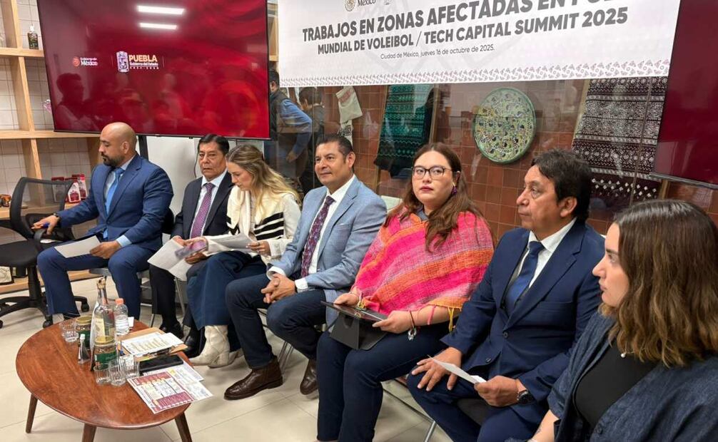 El gobernador del Estado de Puebla, Alejandro Armenta, en conferencia de prensa desde la Ciudad de México este jueves 16 de octubre de 2025. Foto: Sharon Mercado/ EL UNIVERSAL