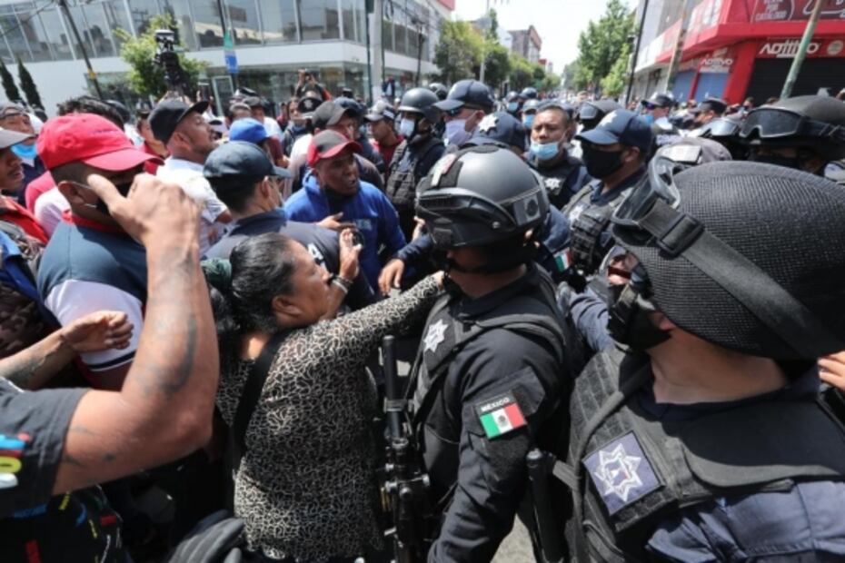 Enfrentamiento entre comerciantes y policías deja 6 detenidos y 7 heridos en Toluca 