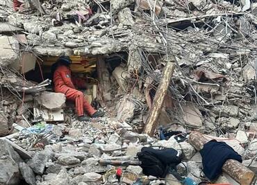 Topos mexicanos rescatan cuerpos de una familia en Turquía