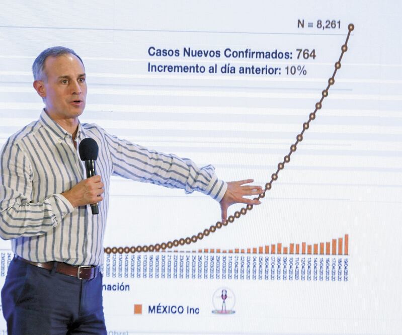 El subsecretario de Salud, Hugo López-Gatell, durante la conferencia sobre el balance de infectados, en Palacio Nacional. DIEGO SIMÓN. EL UNIVERSAL