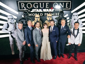 Diego Luna brilla en la premier de Rogue One