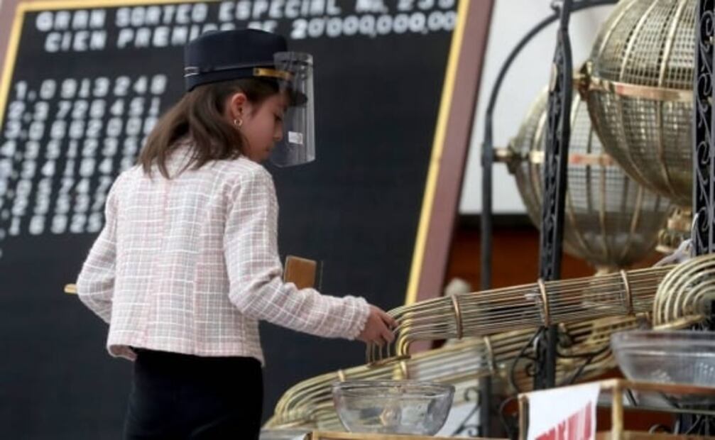 Niños gritones, "listos" para el sorteo del avión presidencial