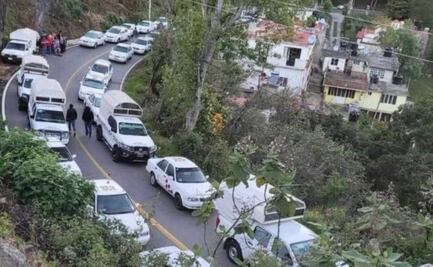 Taxistas bloquean accesos a Sultepec y Tejupilco; rechazan ser "halcones" para la Familia Michoacana