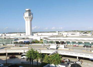 Colocarán placas solares en Aeropuerto Internacional de Puerto Rico; busca generar su propia energía eléctrica