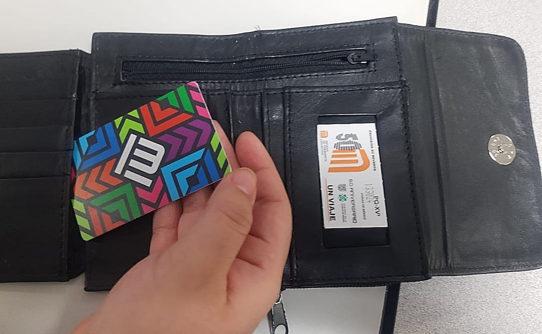 Boleto del Metro y Tarjeta de Movilidad Integrada. Foto: Samyra Sosa. EL UNIVERSAL