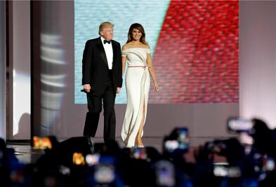 Melania Trump donará el vestido de su primer baile presidencial