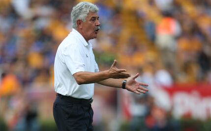 Complicado debut para el 'Tuca'