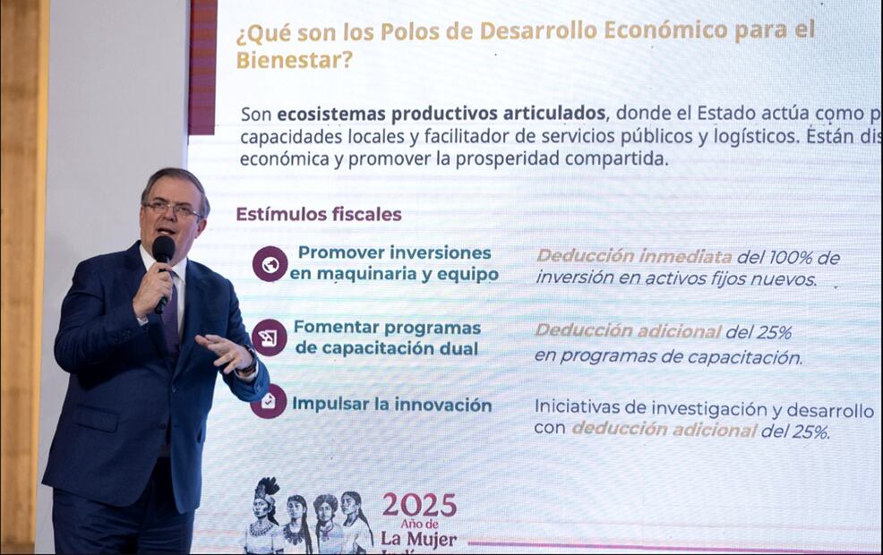 Con el objetivo de impulsar los Polos del Desarrollo Económico para el Bienestar, el secretario de Economía, Marcelo Ebrard Casaubon, informó que, en coordinación con gobernadores del país, en una primera etapa van por 15 polos con los que se estima la generación de 300 mil empleos y una inversión de 1.5 del PIB en esta administración. Foto: Foto Hugo Salvador/EL UNIVERSAL