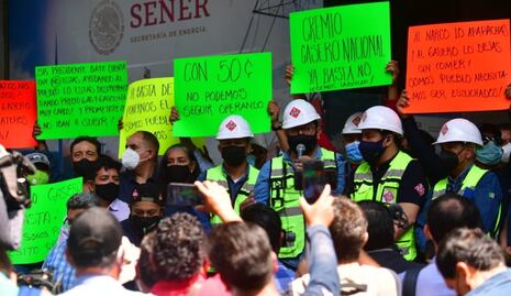 Gaseros se manifiestan afuera de la Sener contra tope en precios fijado al gas LP