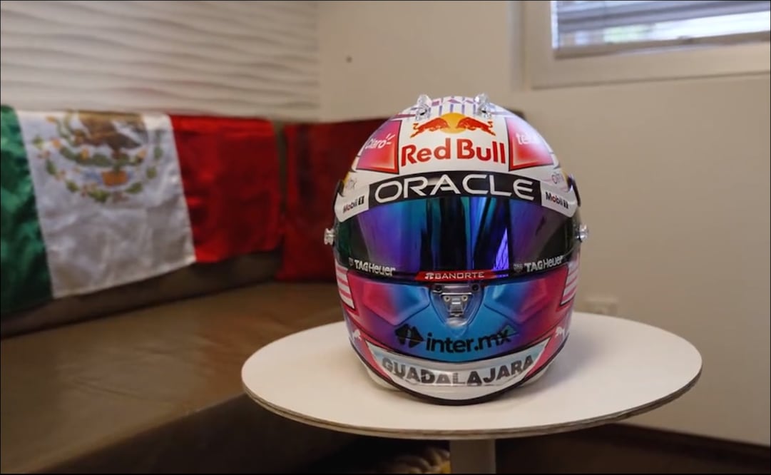 CHECO PÉREZ PRESUMIÓ EL CASCO QUE USARÁ DURANTE EL GRAN PREMIO DE MIAMI - FOTO: ESPECIAL