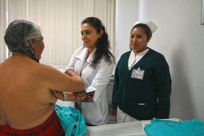 IMSS rompe récord de cirugías en zonas rurales