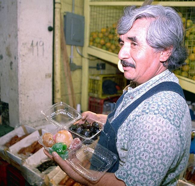 La Central de Abastos de Iztapalapa, con su infinito surtido de productos, ofrece también los típicos dulces de camote confitado. Archivo EL UNIVERSAL.