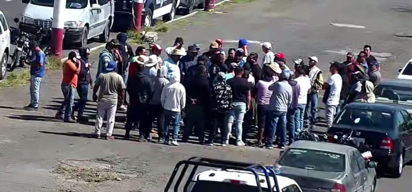 Los manifestantes aseguraron que las pipas solo cubren la necesidad que tiene la gente de tener agua. (Foto: especial)