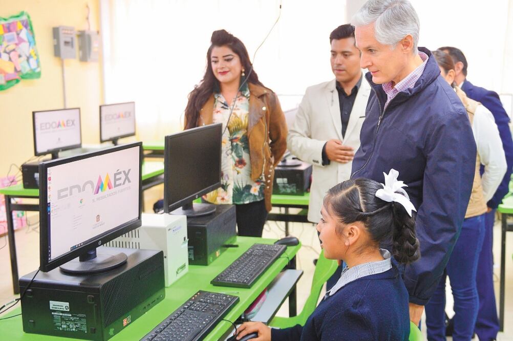 Alfredo del Mazo aseguró que su administración tiene el compromiso de mejorar las condiciones del sistema educativo mexiquense. Foto: ESPECIAL
