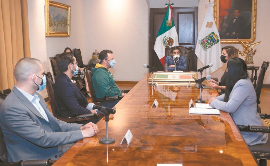 El gobernador Miguel Barbosa Huerta presidió la reunión en la que se hizo el anuncio del inicio de operaciones del supermercado Jüsto. Foto: ESPECIAL