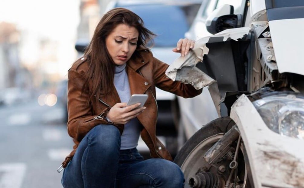 En caso de ser victima de los montachoques debes mantener la calma y permanecer en tu auto. Foto: Freepik