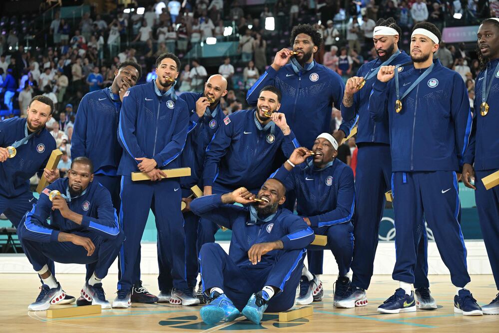 La Selección de Estados Unidos de baloncesto con la medalla de oro / Foto: AFP
