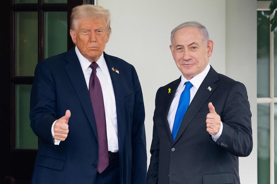 El presidente de Estados Unidos, Donald Trump, saluda al primer ministro israelí, Benjamin Netanyahu, a su llegada a la Casa Blanca en Washington. Foto: AFP