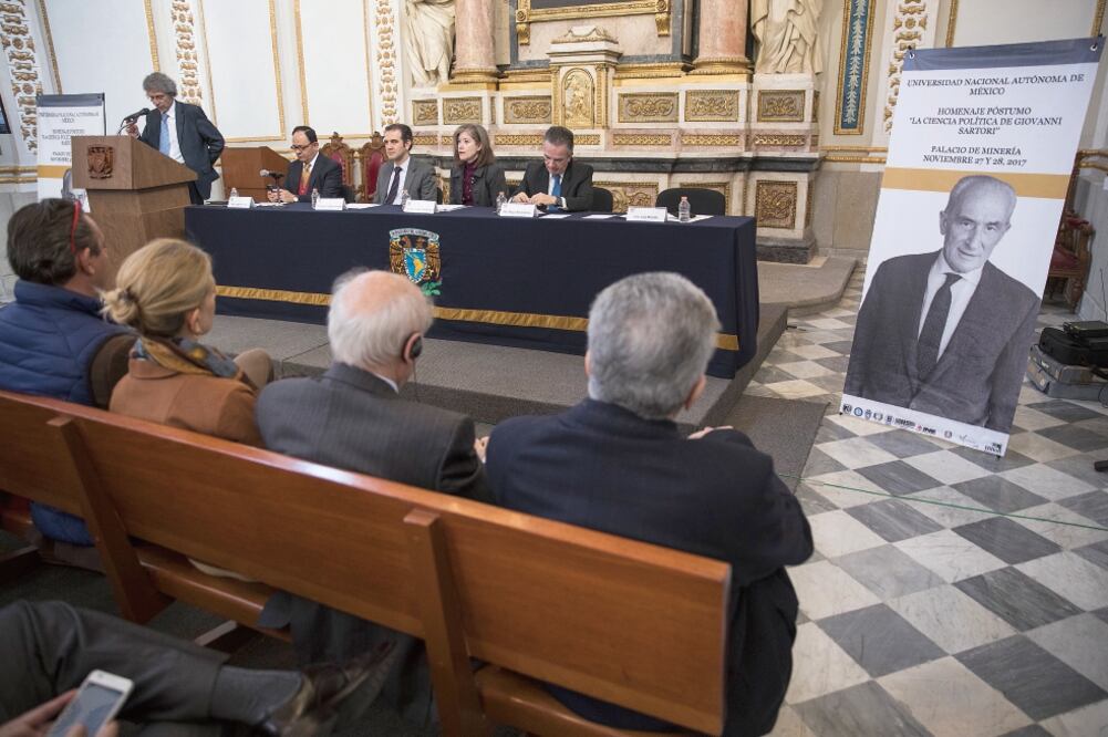Durante el homenaje póstumo a Sartori se destacó el legado del politólogo y doctor Honoris Causa por la UNAM que, aseguraron expertos de Italia y México, contribuye hoy a la democracia en todo el mundo. (CRISTOPHER ROGEL BLANQUET. EL UNIVERSAL)