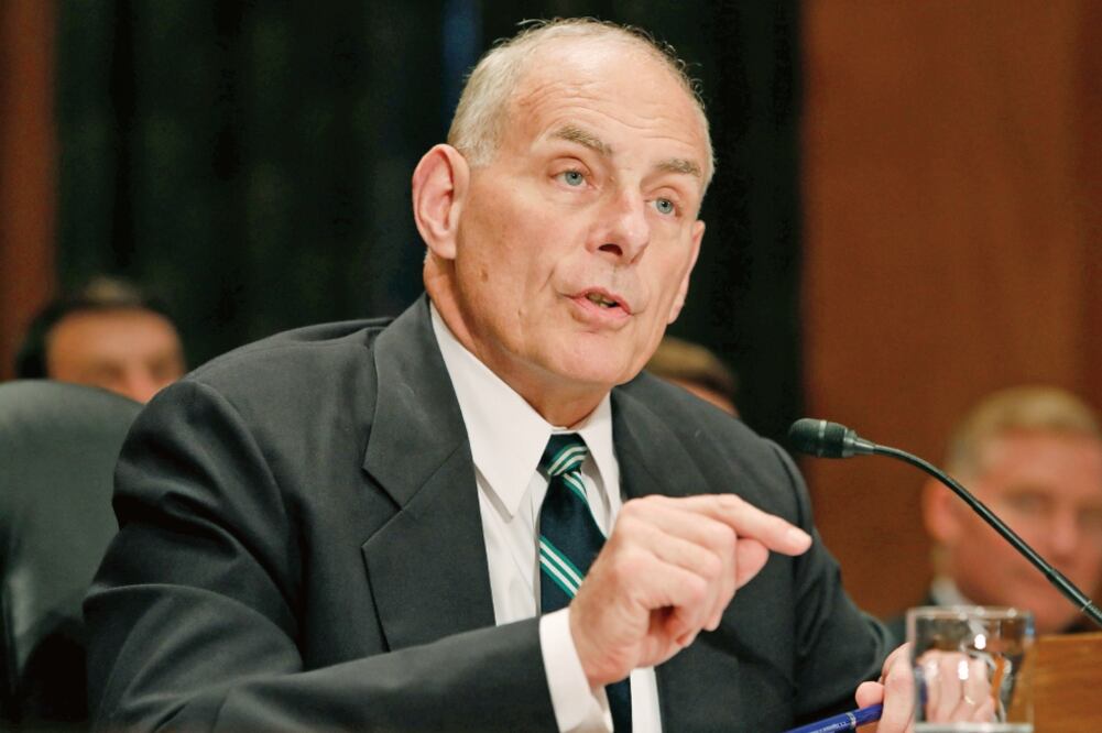 El secretario de Seguridad Nacional, John Kelly, ayer, ante el Comité de Seguridad Nacional del Senado, en Washington, donde habló del muro. (AARON P. BERNSTEIN. REUTERS)