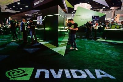 Wall Street en números rojos es arrastrado por Nvidia;  inteligencia artificial china DeepSeek se abre paso