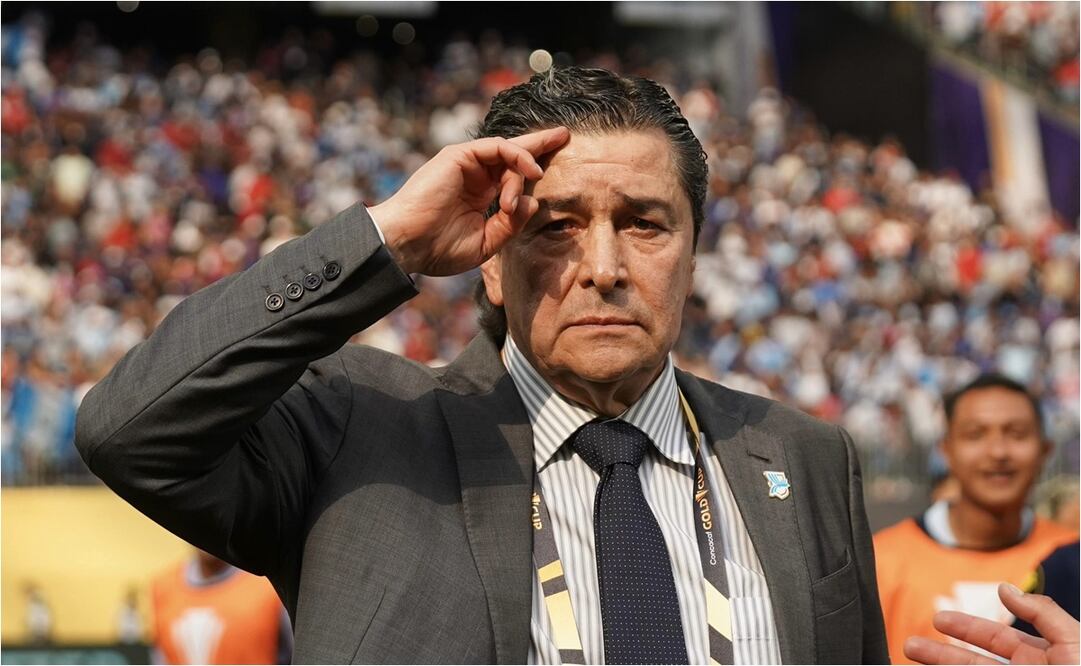 FOTO: @fedefut_oficial - Luis Fernando Tena vive emotivo momento con la Selección de Guatemala