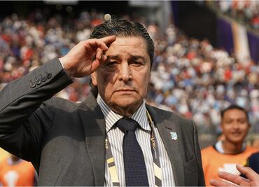 Luis Fernando Tena vive emotivo momento con la Selección de Guatemala; el entrenador mexicano no pudo evitar llorar de la emoción