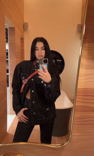 Dua Lipa muestra cómo lucir una chamarra larga esta temporada