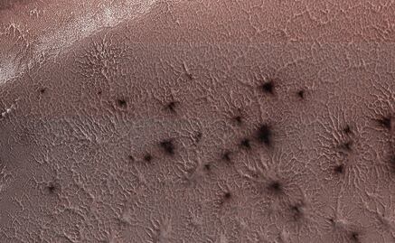 ¿Arañas en Marte? La NASA compartió esta curiosa imagen