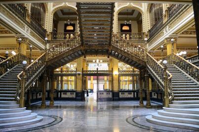 Conmemoran 110 años del Palacio Postal con estampilla