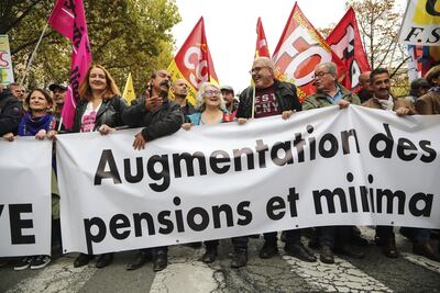 Huelguistas en Francia quieren un alza del salario mínimo a 2 mil euros