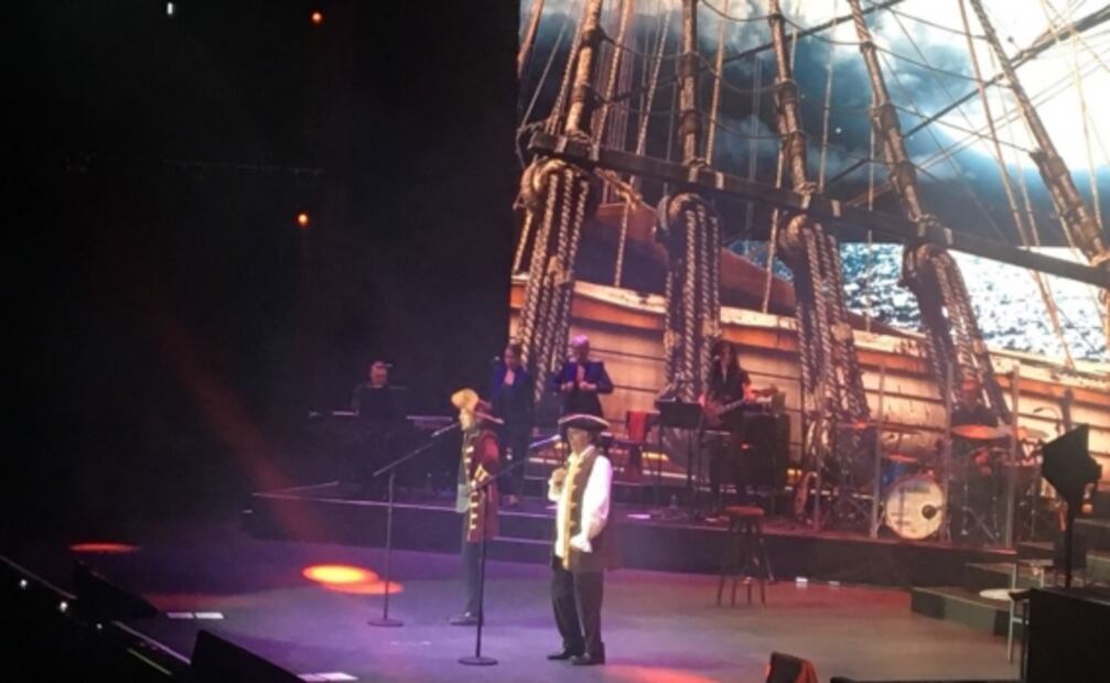 Serrat y Sabina intercambian bromas, música y poesía en el Auditorio