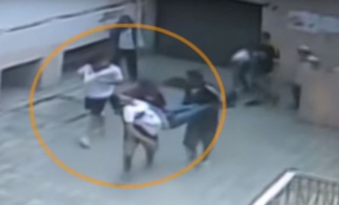 El joven intentó huir de la agresión pero fue perseguido y empujado por unas escaleras, lo que le provocó un traumatismo craneoencefálico con múltiples fracturas. Foto: Captura de pantalla